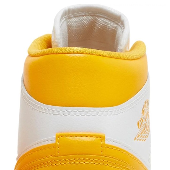 Air Jordan 1 Mid - Picture 7 of 15